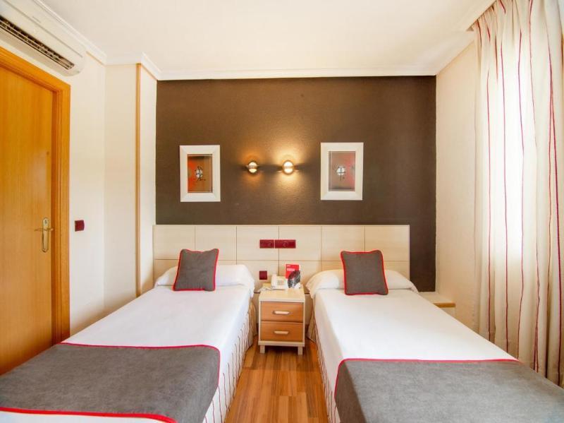 Hostal Rural El Cano By Vivere Stays Alpedrete Exterior photo