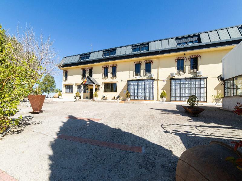 Hostal Rural El Cano By Vivere Stays Alpedrete Exterior photo